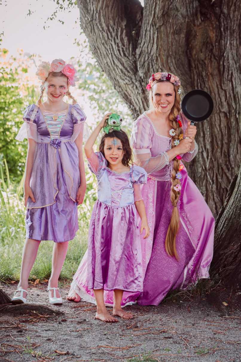 verkleidete Rapunzel in groß, mittel, klein